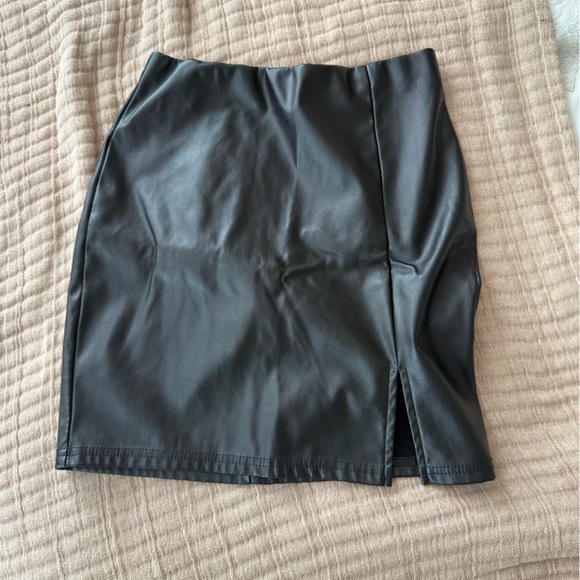 Dresses & Skirts - Black Faux Mini Leather Skirt 🤍